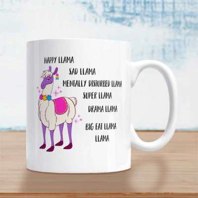Cana personalizata drama llama, perfecta pentru iubitorii de umor si sarcasm, cu un design amuzant si un mesaj jucaus.