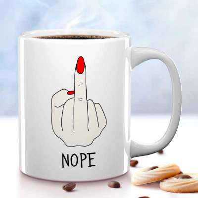 Cana personalizata cu mesajul „Nope” si un design amuzant, ideal pentru a spune „nu” intr-un mod cat mai clar si cu umor.