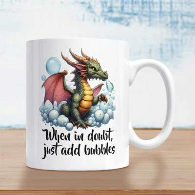 Cana personalizata "dragon cu bule" pentru momentele in care un pahar de sampanie poate face totul mai bine. Umorul si rafinamentul se intalnesc intr-o cana plina de bule.
